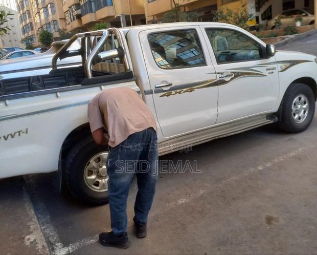 Toyota Hilux 2009 White
