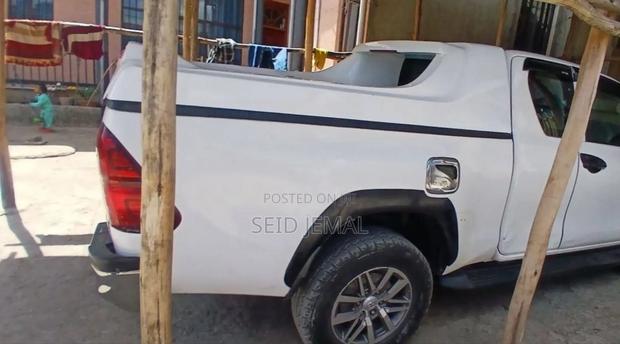 Toyota Hilux 2018 White