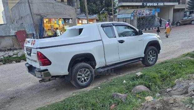 Toyota Hilux 2018 White