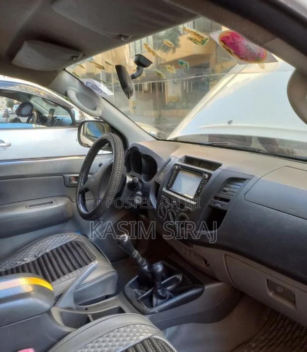 Toyota Hilux 2.5 D-4D 4X4 SRX 2010 White