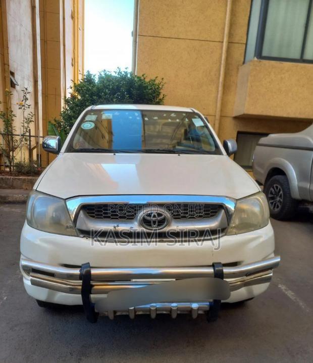 Toyota Hilux 2.5 D-4D 4X4 SRX 2010 White