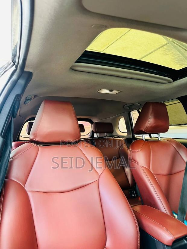 Toyota Corolla Cross Hybrid 2023 White