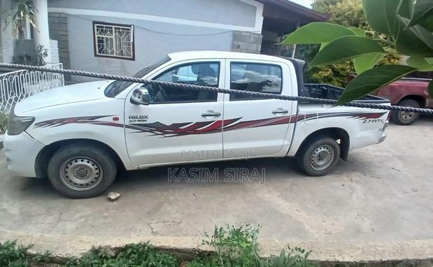 Toyota Hilux 3.0 D-4D 4x4 2014 White