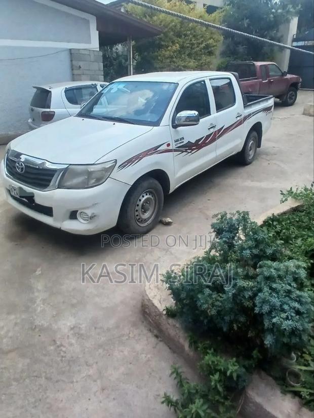 Toyota Hilux 3.0 D-4D 4x4 2014 White