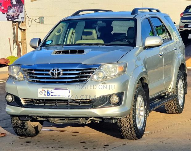 Toyota Fortuner 3.0 D AWD 2013 Silver