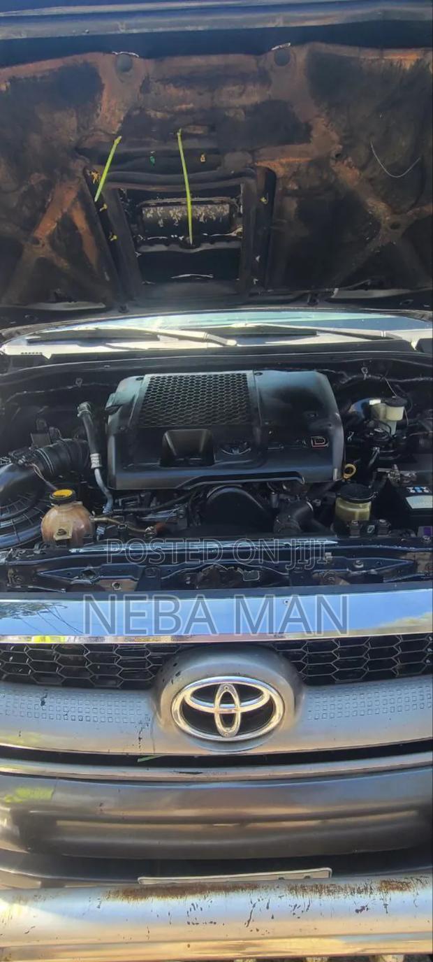 Toyota Hilux 2009 Gray