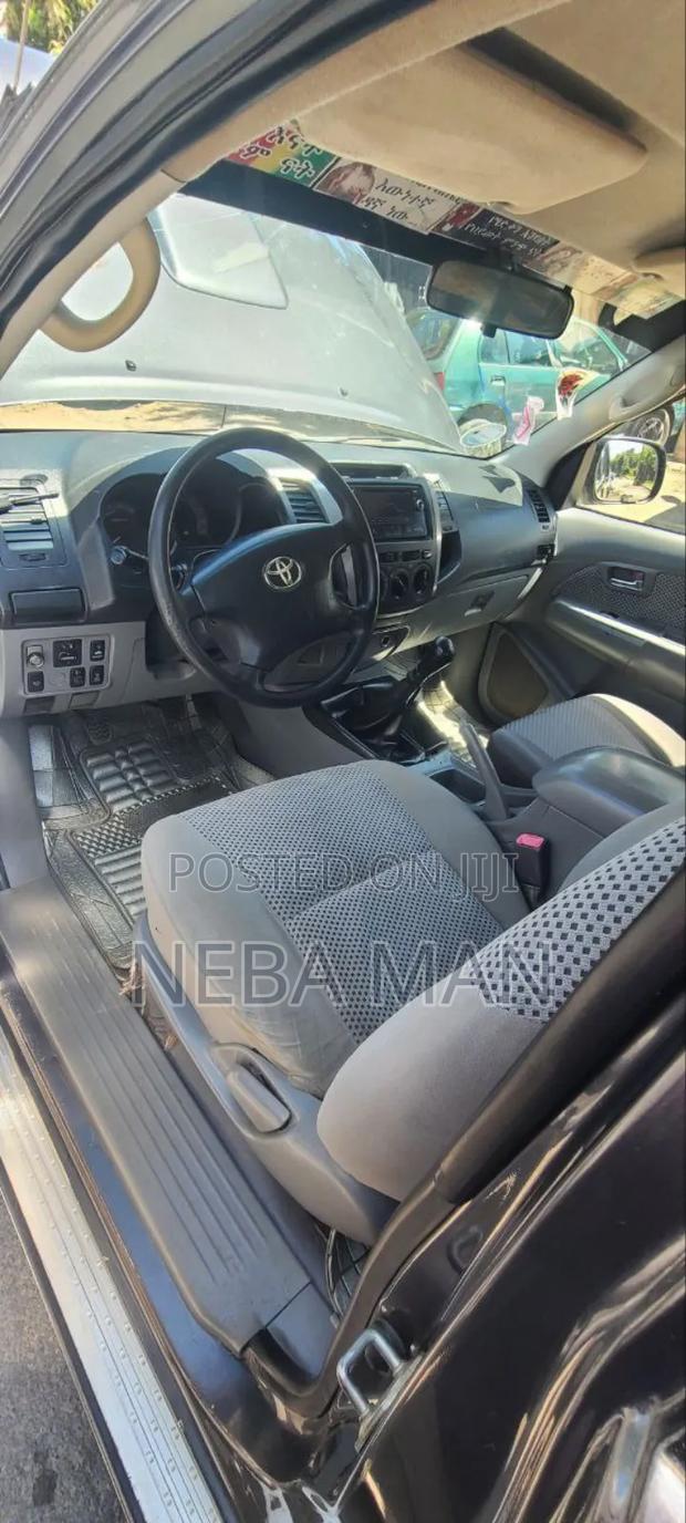 Toyota Hilux 2009 Gray