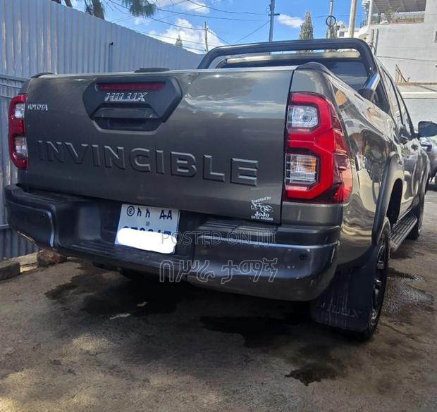 Toyota Hilux 2021 Green