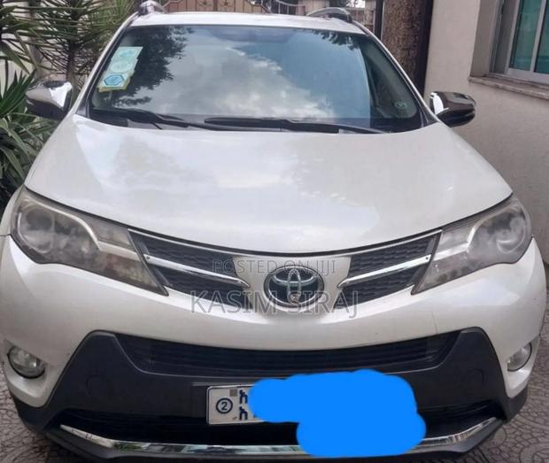 Toyota RAV4 LE 4dr SUV AWD (2.5L 4cyl 6A) 2015 White