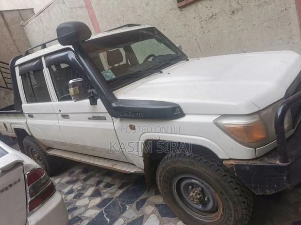 Toyota Hilux Revo Double Cab Deisel 2.4 AWD 2018 White