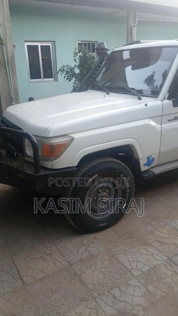 Toyota Hilux Revo Double Cab Deisel 2.4 AWD 2018 White