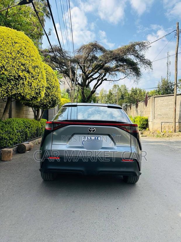 Toyota bZ4X 71.4 kWh FWD 2023 Gray