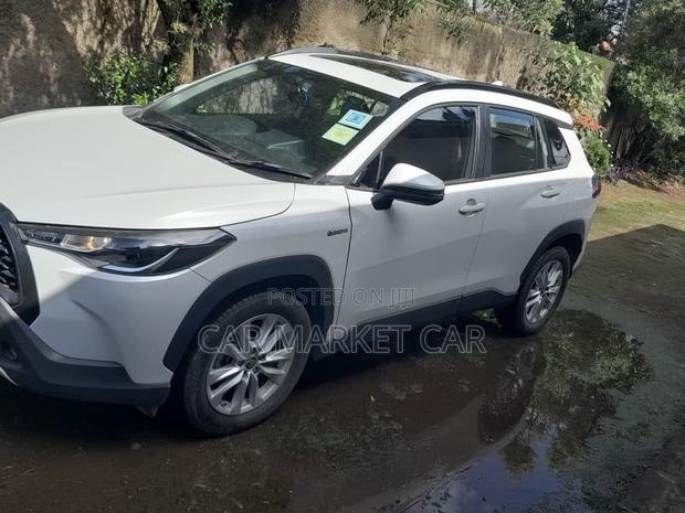 Toyota Corolla Cross Hybrid 2024 White