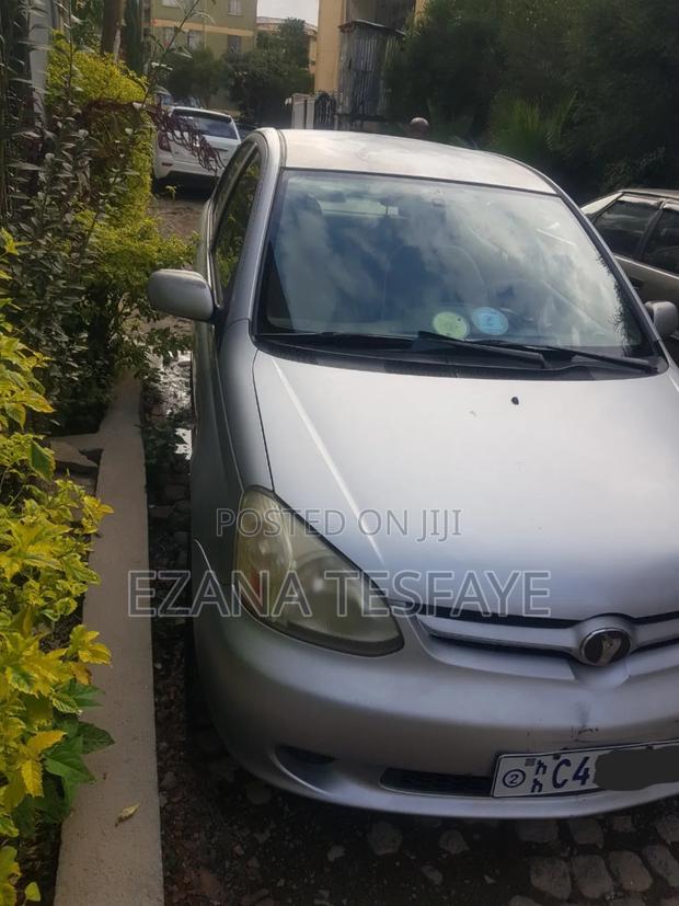 Toyota Platz 2004 Silver