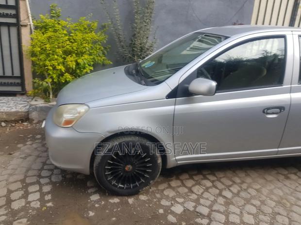 Toyota Platz 2004 Silver
