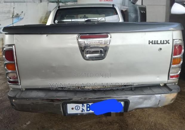 Toyota Hilux 2010 Silver