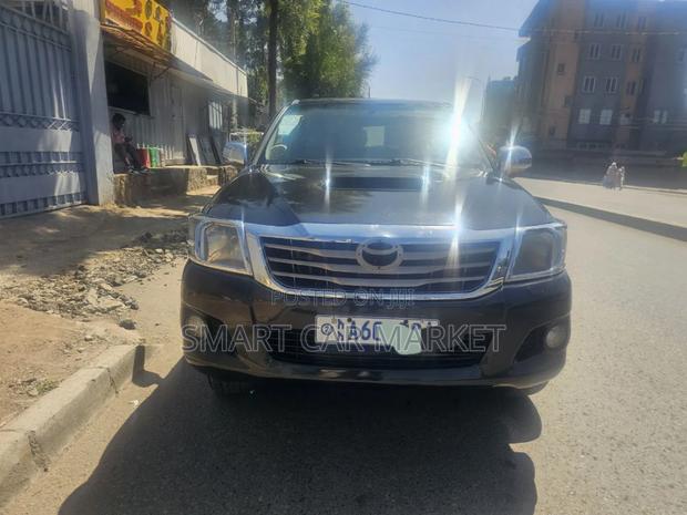 Toyota Hilux 2012 Black