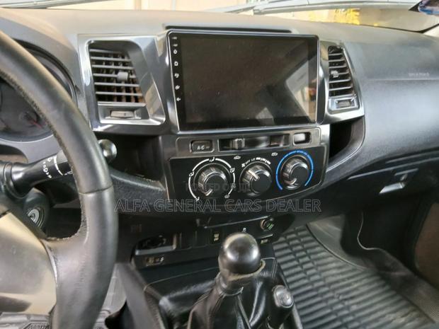Toyota Hilux 2014 Silver