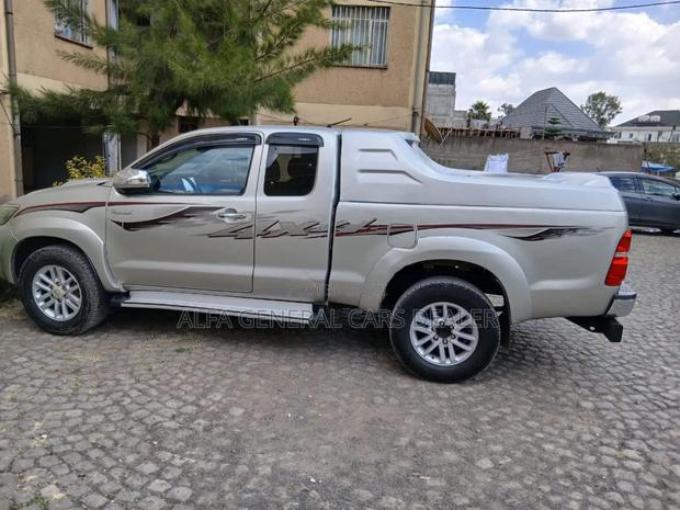 Toyota Hilux 2014 Silver