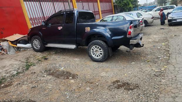 Toyota Hilux 2014 Black