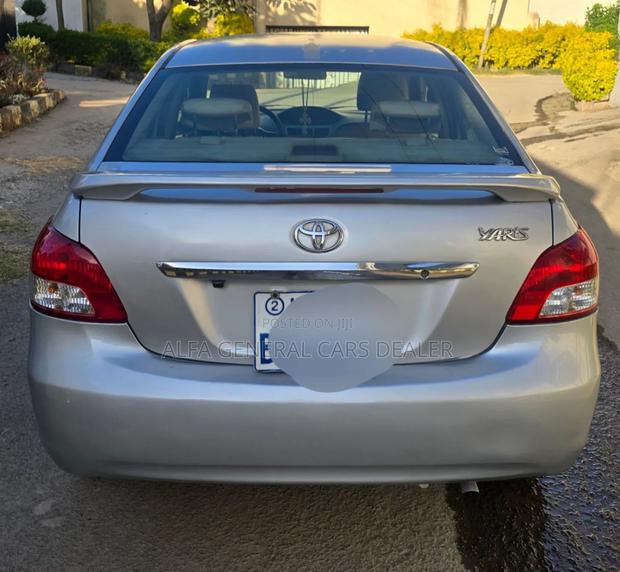 Toyota Belta 2010 Silver