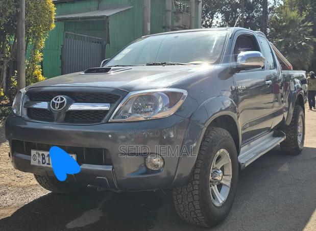 Toyota Hilux 2008 Gray