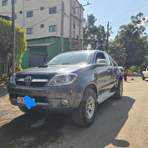 Toyota Hilux 2008 Gray