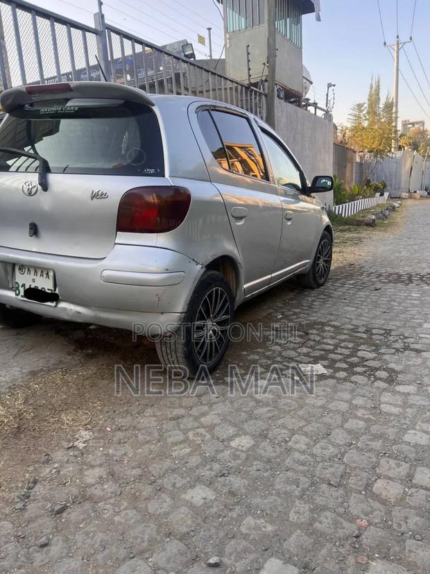 Toyota Vitz 1.0 FWD 5dr 2004 Silver