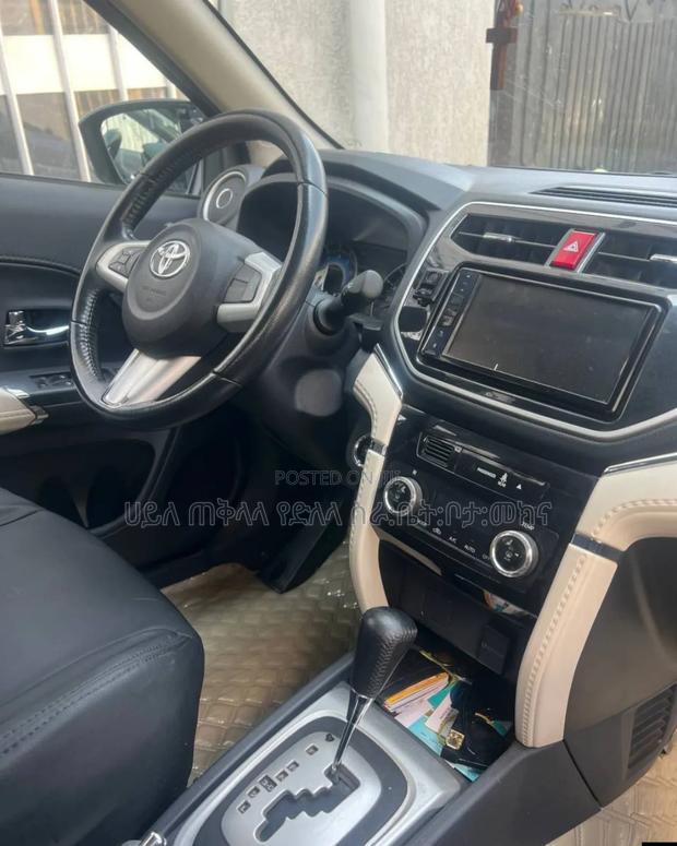 Toyota Rush 2022 Off white