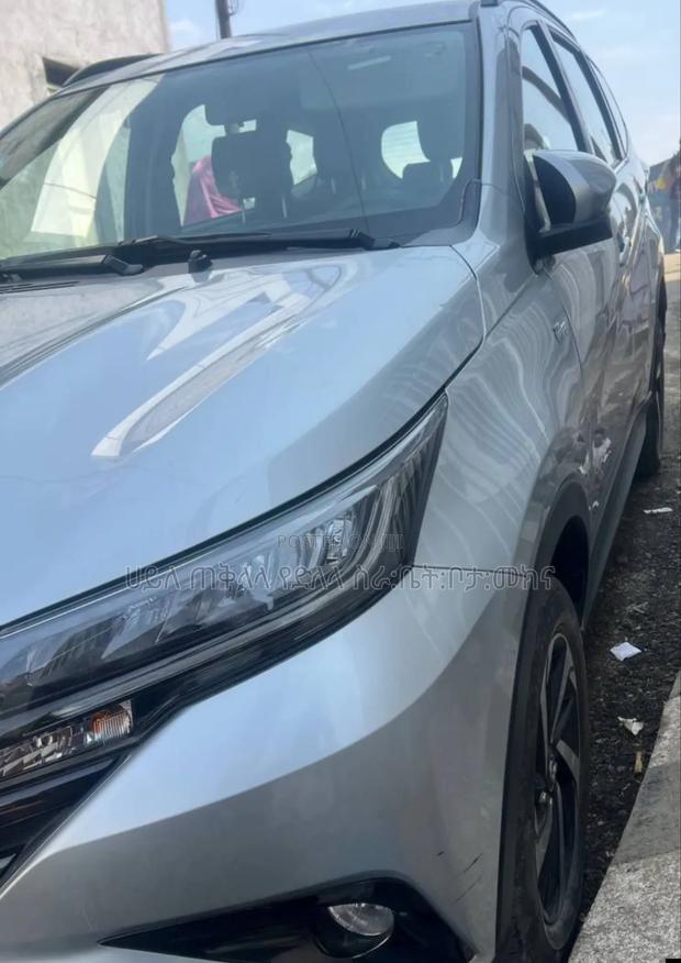 Toyota Rush 2022 Off white