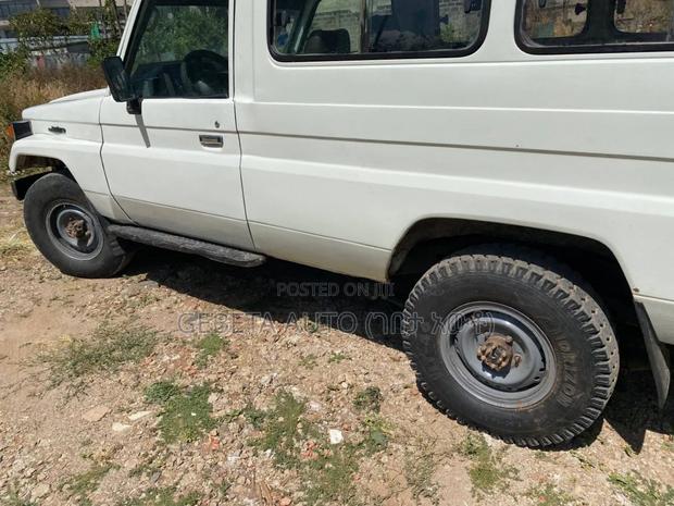 Toyota Land Cruiser 2004