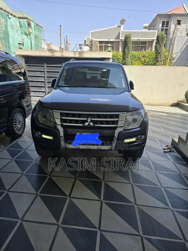 Mitsubishi Pajero V80 3.2 DI-D 2017 Gray