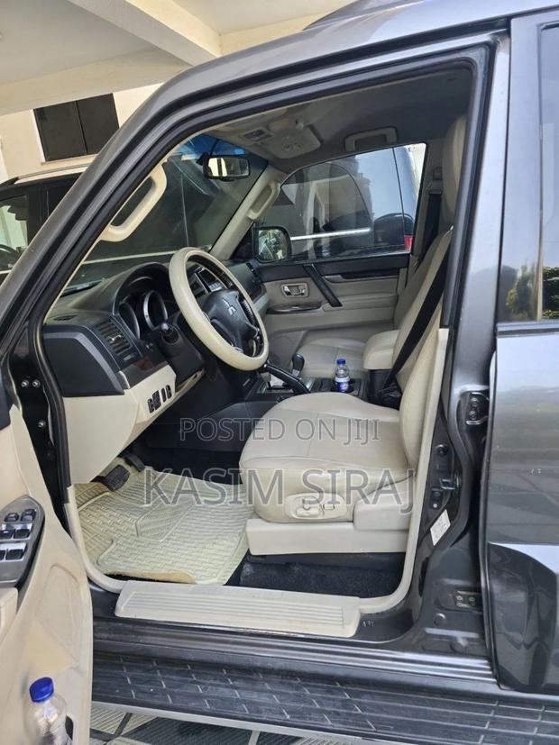 Mitsubishi Pajero V80 3.2 DI-D 2017 Gray
