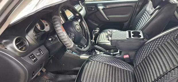 Toyota RAV4 2005 Gray