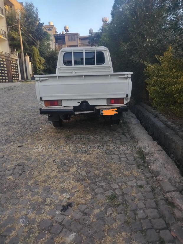 Toyota Land Cruiser 2011 White