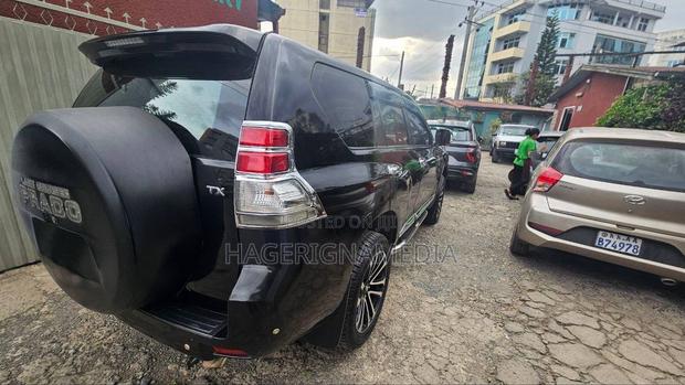 Toyota Land Cruiser 2011 Black