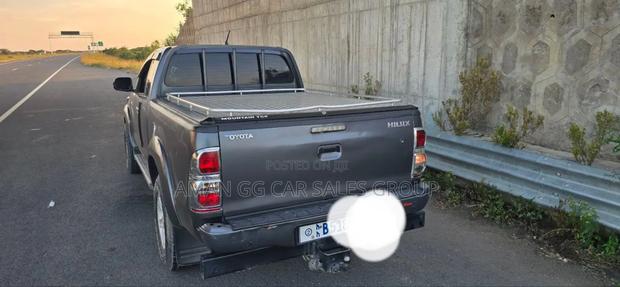 Toyota Hilux 2012 Black