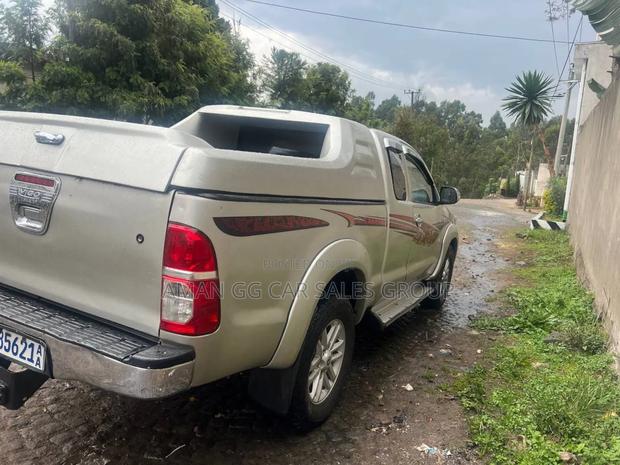Toyota Hilux 2010 Gray