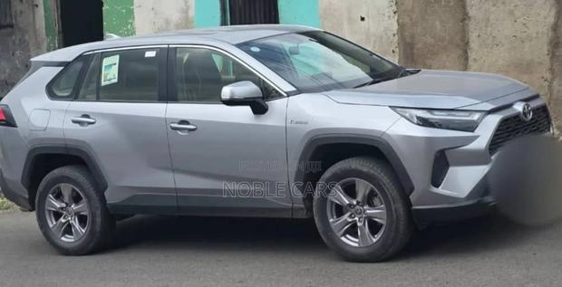 Toyota RAV4 2023 Silver