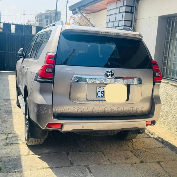 Toyota Land Cruiser Prado 2023 Purple
