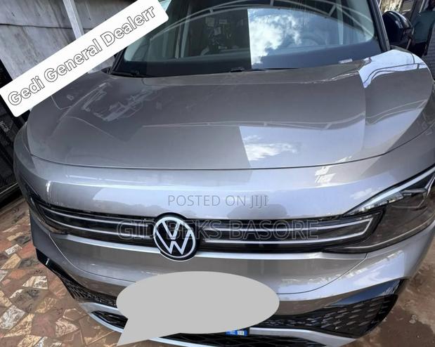 Volkswagen ID.6 2024 Gold