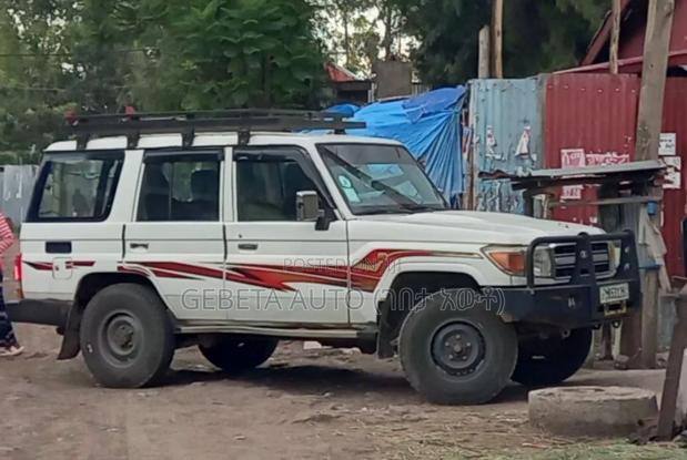 Toyota Land Cruiser 2010