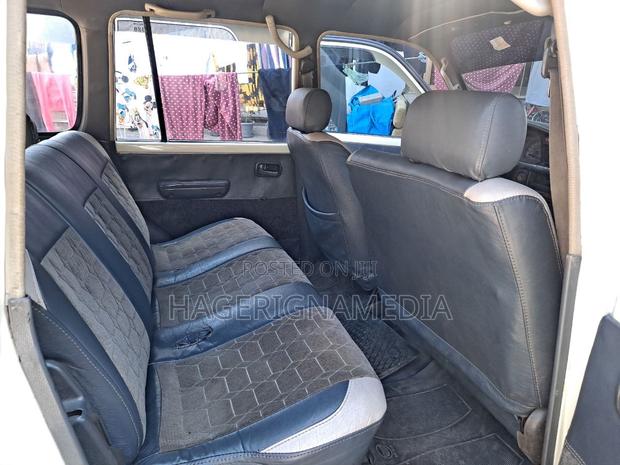 Toyota Land Cruiser 1990 White