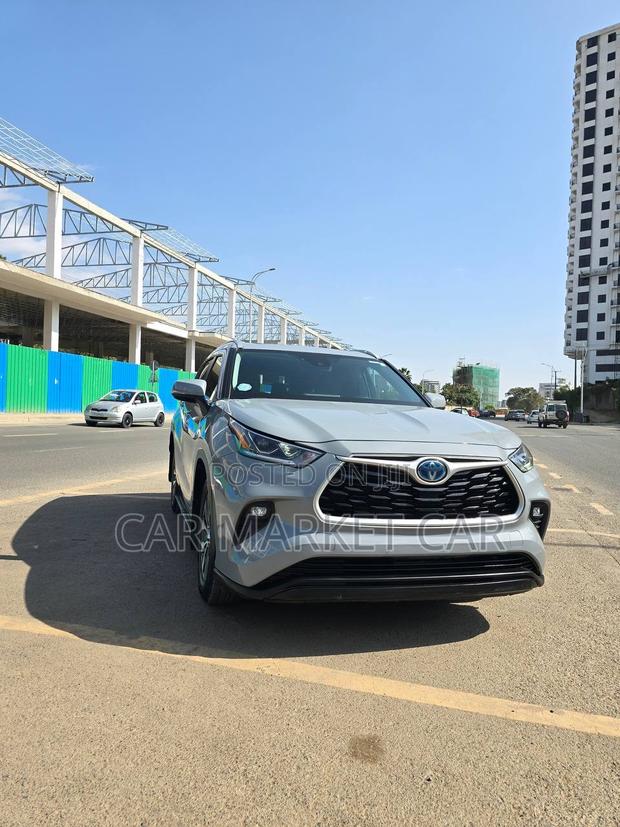 Toyota Highlander Hybrid LE AWD 2023 Gray