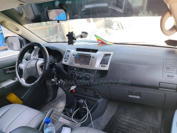 Toyota Hilux 2013 Off white