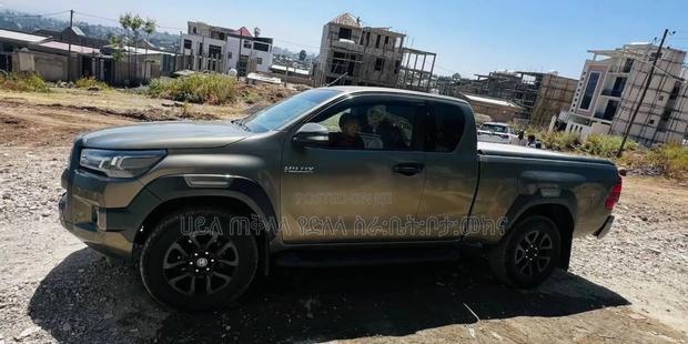 Toyota Hilux 2021 Gold