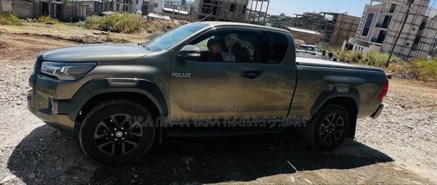 Toyota Hilux 2021 Gold
