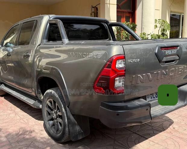 Toyota Hilux 2022 Gray