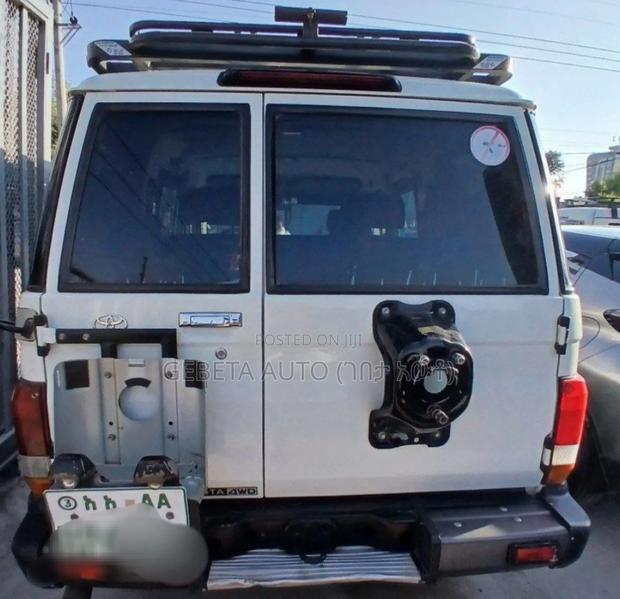 Toyota Land Cruiser 2014 White