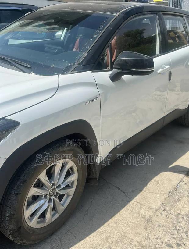 Toyota Corolla Cross Hybrid 2024 White